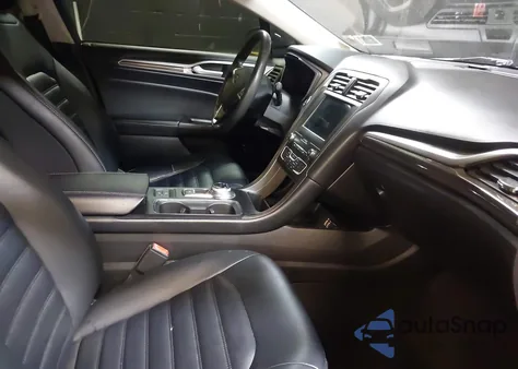 2019 Ford Fusion Hybrid Sel z USA, uszkodzony, nr VIN 3FA6P0MU3KR180053